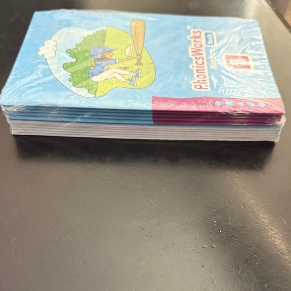 PhonicsWorks Readers Basic Set 1 - Picture 2 of 2